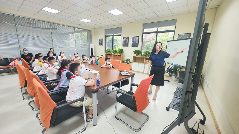 帶城小學紅領巾假日小隊走進依斯倍環保，開展校外實踐學習活動
